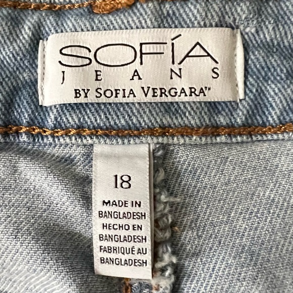 Sofia Deconstructed Lila Shorts - Picture 8 of 10